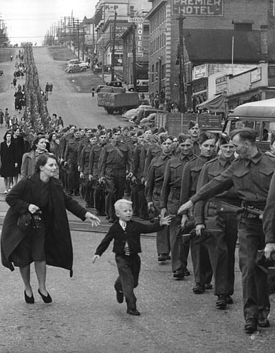 "Wait for Me Daddy" War Memorial Sculpture